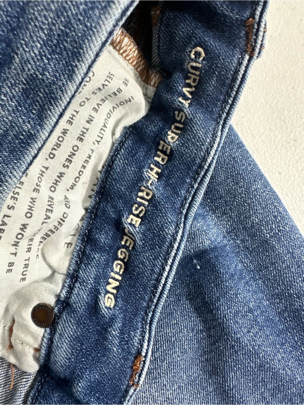 American Eagle Jeans Size 12 Short Curvy Super Hi Rise Jegging Distressed Denim - Picture 9 of 13